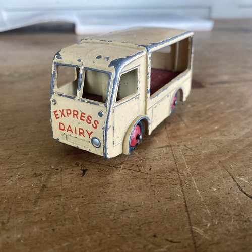 Dinky milk float 30v - milk, express