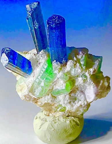 Neon blue green tourmaline - tourmaline, on