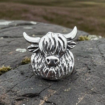 Shaggy highland cow lapel - shaggy, pin