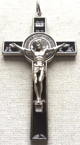 Benedict crucifix brown - st,