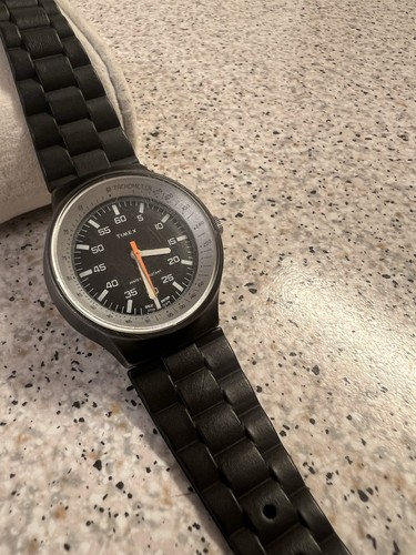 Vintage 1979 timex black - vintage, max