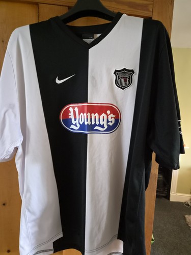 Retro nike grimsby - nike,