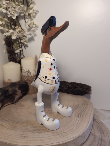 Fair trade hand - hand, carved