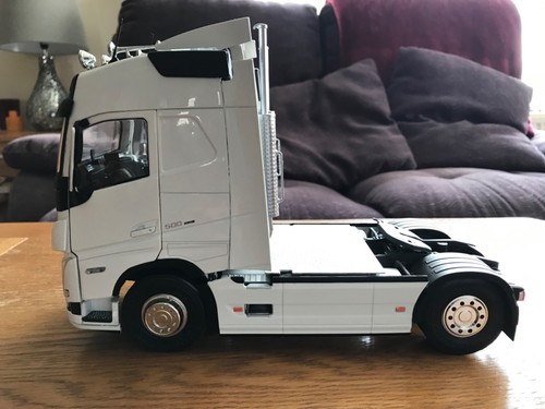 Solido white volvo - solido, 1/24