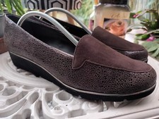 VAN DAL BROWN SNAKESKIN EFFECT