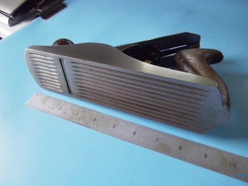 Corrugated ribbed base - /,