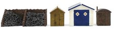 HORNBY 'OO' SCALE LOT OF 4 LAMP HUT, GARDEN SHED, WOODEN GARAGE & COAL STAITHES