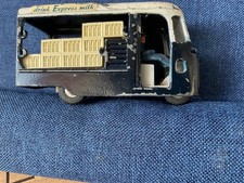 spot-on by Triang 1960’sMilk float Express Dairy Livery, with milk & driver 