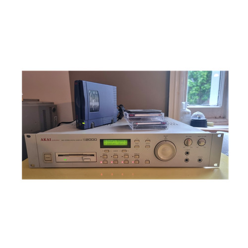 Akai s2000 digital sampler - s2000,