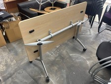 SENATOR Folding mobile table -