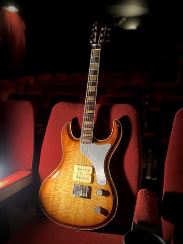 Guitar works hand - lo,