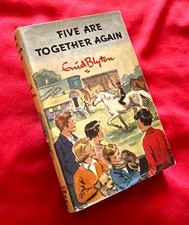 ENID BLYTON FAMOUS FIVE ARE