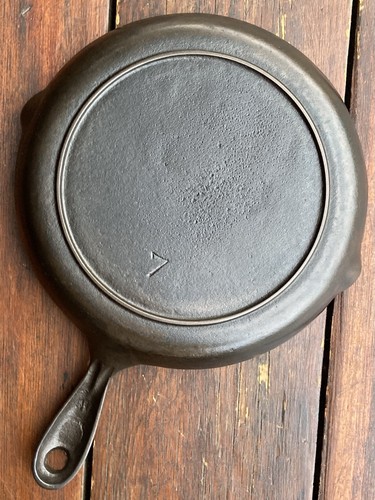 Cast iron shallow - #7,