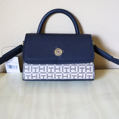 Bnwt tommy hilfiger navy - bnwt-tommy,