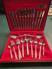 Vintage boxed Oneida Vanessa