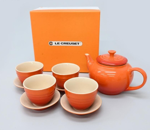 Creuset teapot set - le,