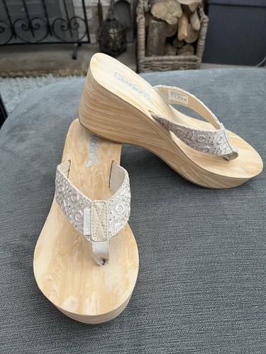 New sketchers toe post - new, wedge
