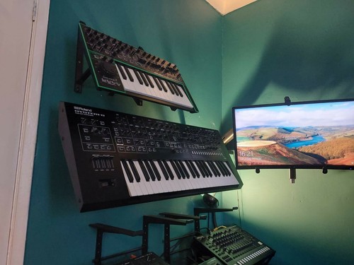 Wall mounted synth rack - wall,