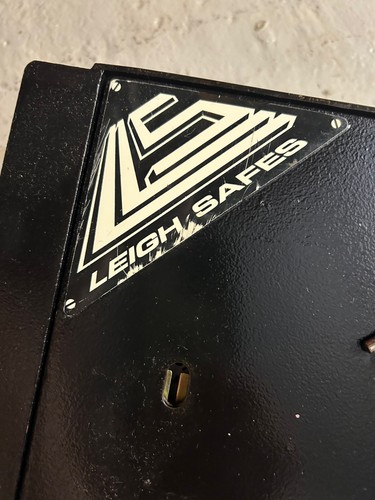 Wall floor safe - floor,