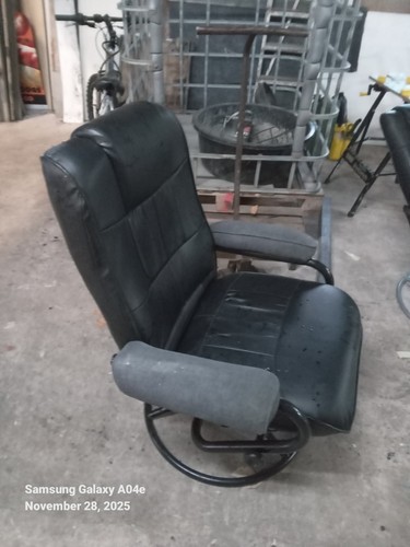 Chairs x 2 swivel - ,