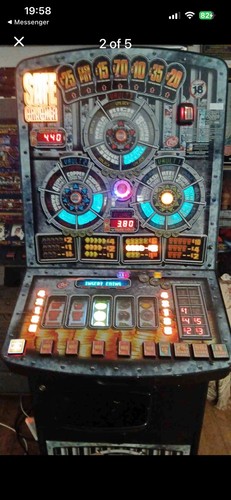 Fruit machine coin - machine, coin-operated