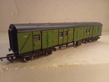 00 Hornby R.174 SR bogie luggage van - olive green