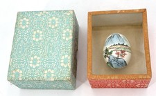 Vintage HAND PAINTED CHINESE EGG IN PRESENTATION BOX
