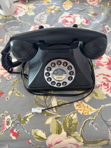 Next corded black retro