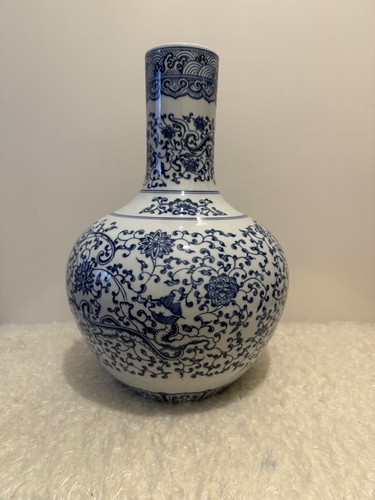Blue white chinese style - &,