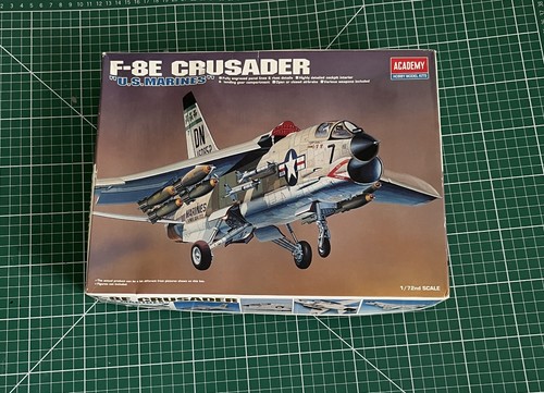 Academy crusader u s - f-8e,