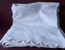 Vintage Scalloped Edge bed