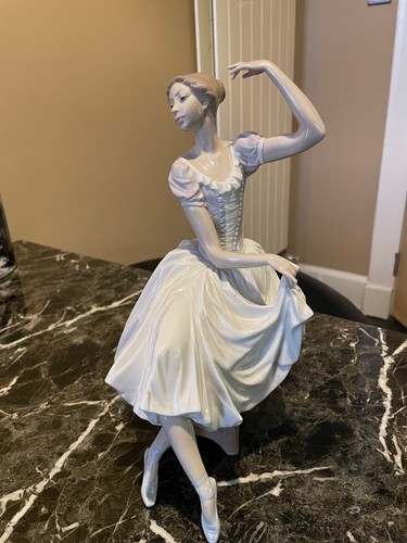 Lladro figurine weary - figurine,