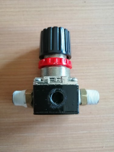 Air pressure regulator small - regulator.,