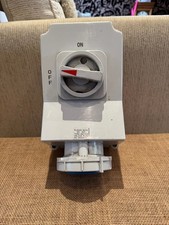 EUROPA SISW633P 63A  240V  2P+E (3 Pin)  BLUE IP67 INTERLOCKED SWITCHED SOCKET