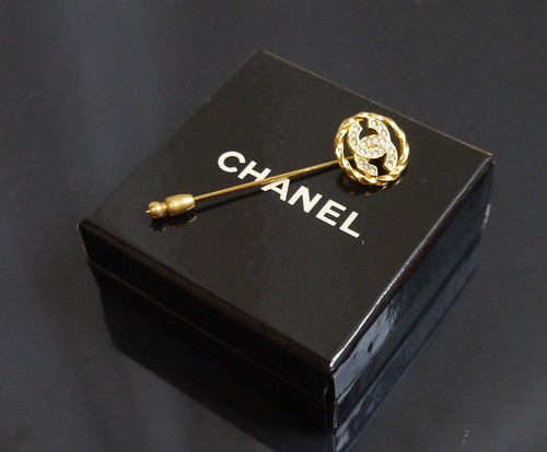 Authentic chanel coco mark - chanel, pin