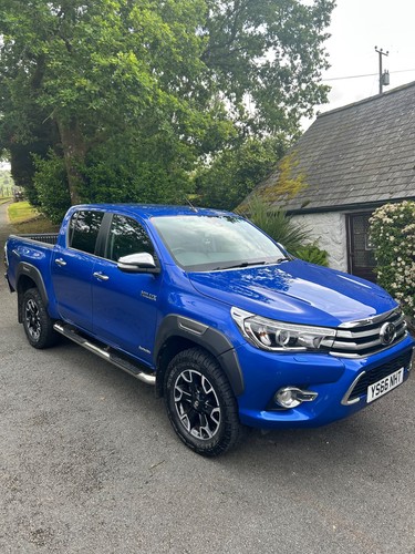 Toyota hilux invincible - toyota,