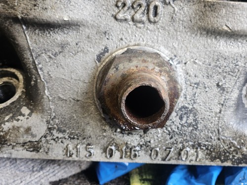 Mercedes 115 cylinder head - 115,