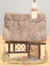 (820) KAY FRASER  POTTERY COTTAGE HAND CRAFTED THATCHED ROOF