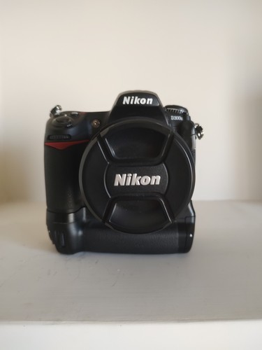 Nikon d300s with battery grip - d300s,