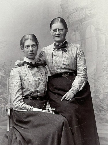 Antique cdv photo women skirts - photo,