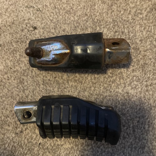 Kawasaki er5 footrests - , pair