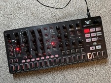 IK Multimedia Uno Synth Pro x