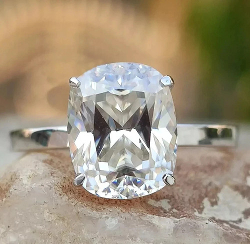 Cushion cut 30ct white - cushion,