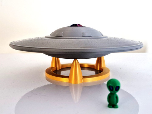 Alien ufo flying saucer - ufo, saucer/desk