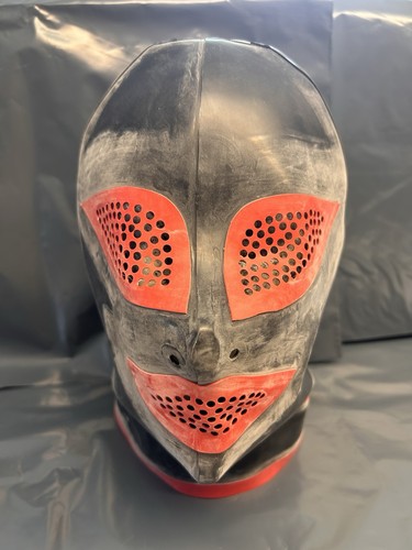 Latex tailored hood perforated - latex,