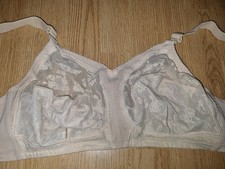 Gorgeous Beige DOREEN @ TRIUMPH Non-Padded wirefree bra size 38H