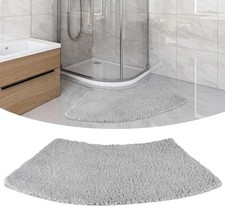 Fan-shaped Curved Bath Mat