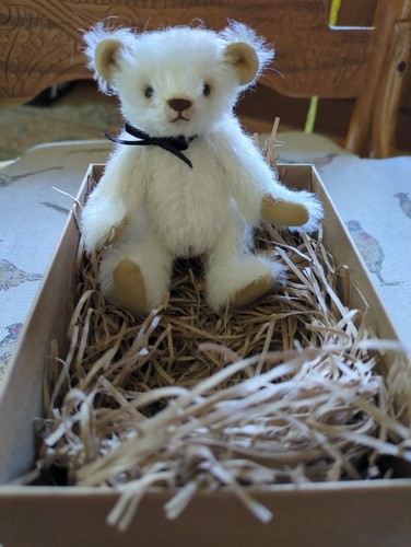 Artist miniature bear - artist,