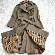 Burberry's white tag Nova