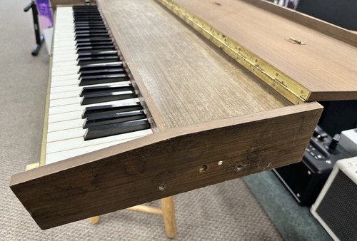 Camblalet electric organ - camblalet, n